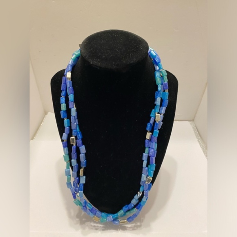 LIGHT BLUE NECKLACE